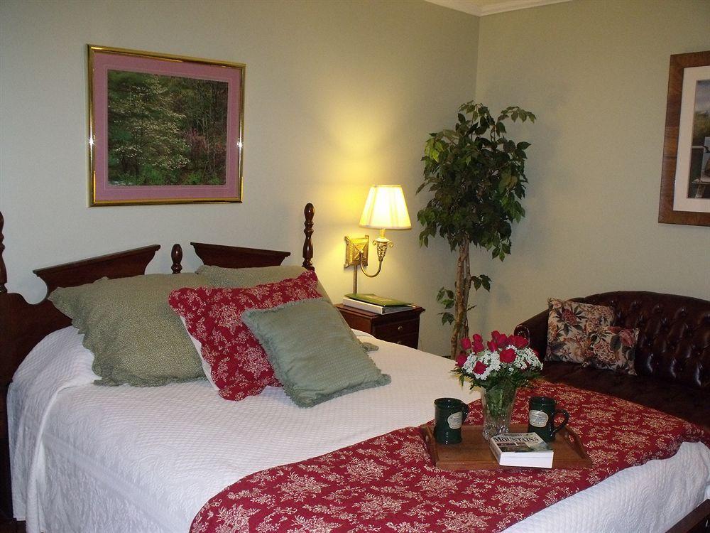 Hemlock Inn Blowing Rock Exterior photo
