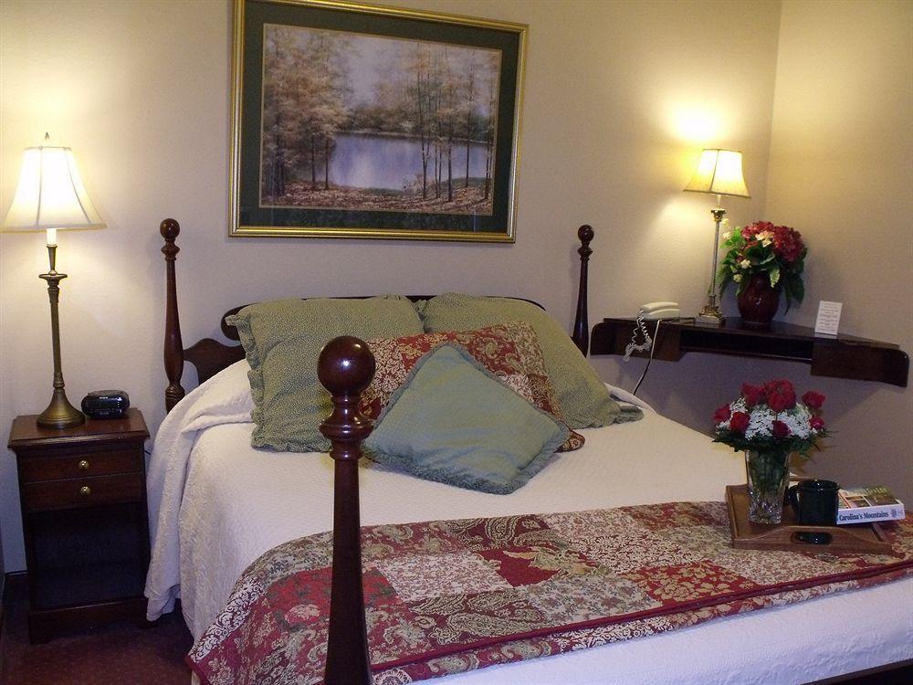 Hemlock Inn Blowing Rock Exterior photo