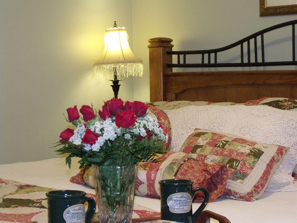 Hemlock Inn Blowing Rock Exterior photo