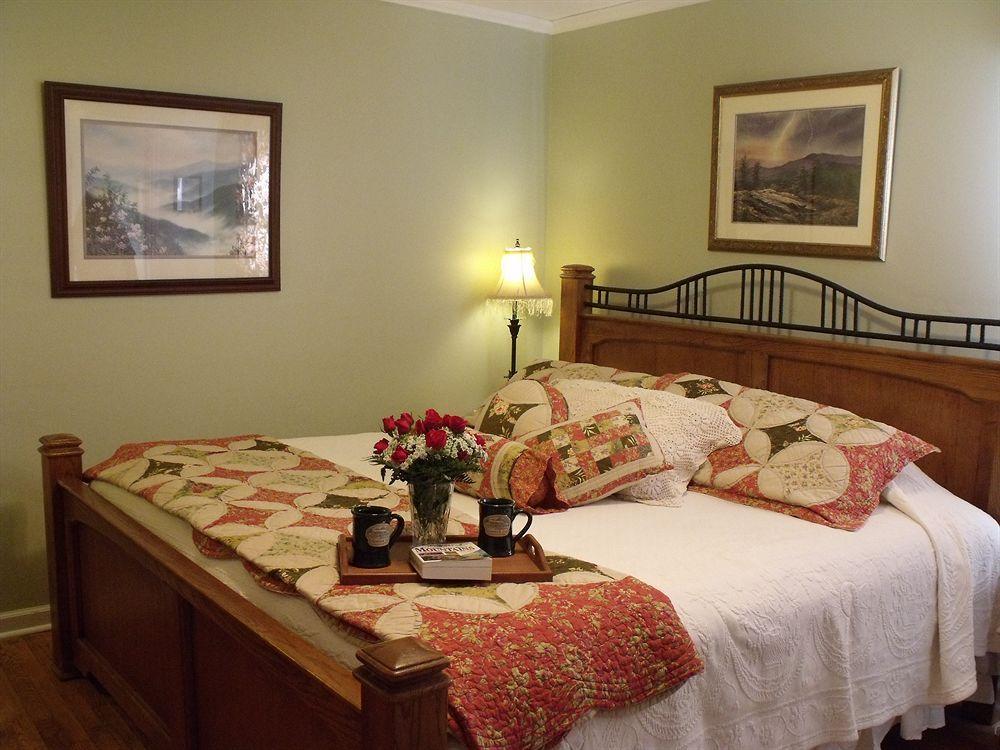 Hemlock Inn Blowing Rock Exterior photo