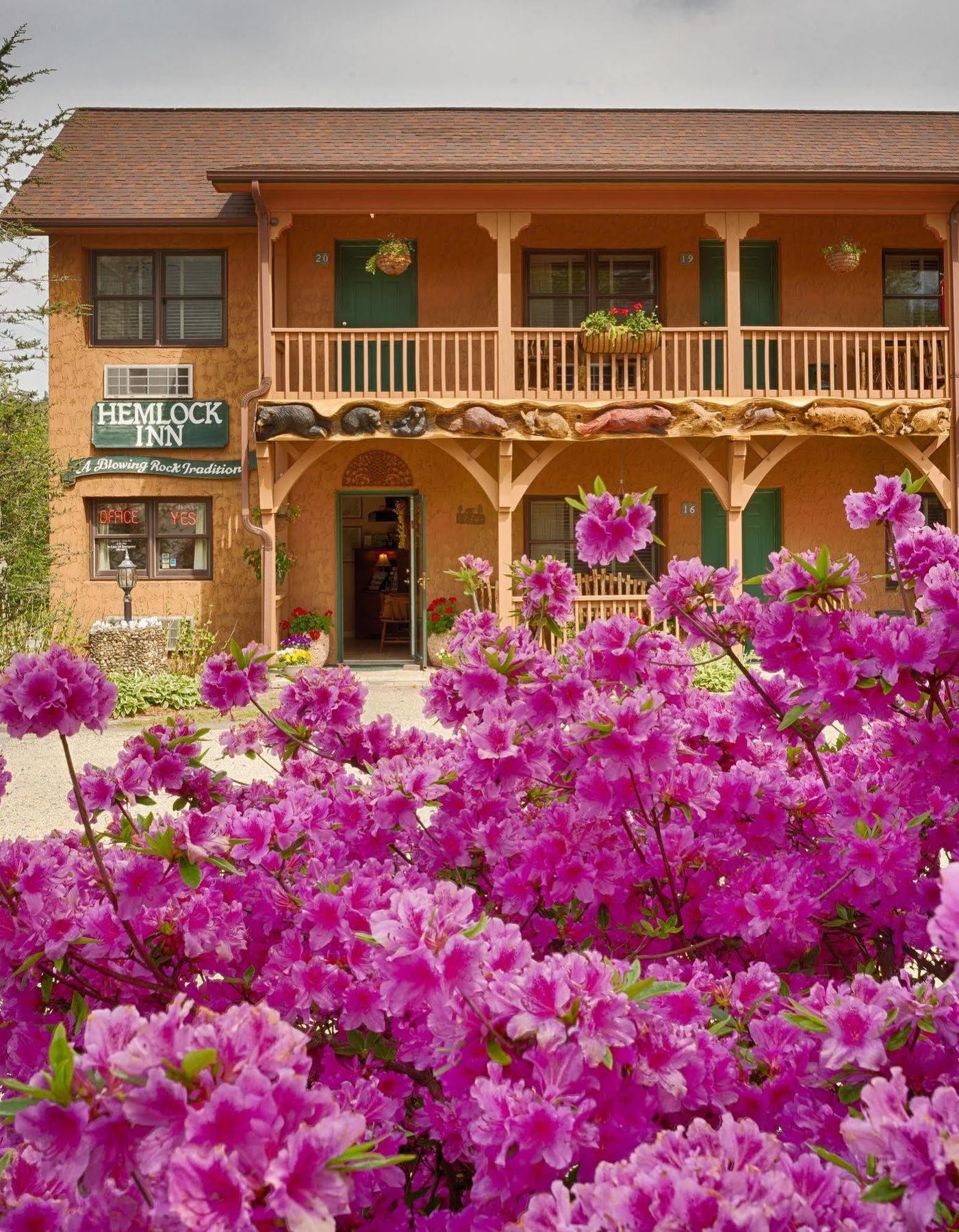 Hemlock Inn Blowing Rock Exterior photo