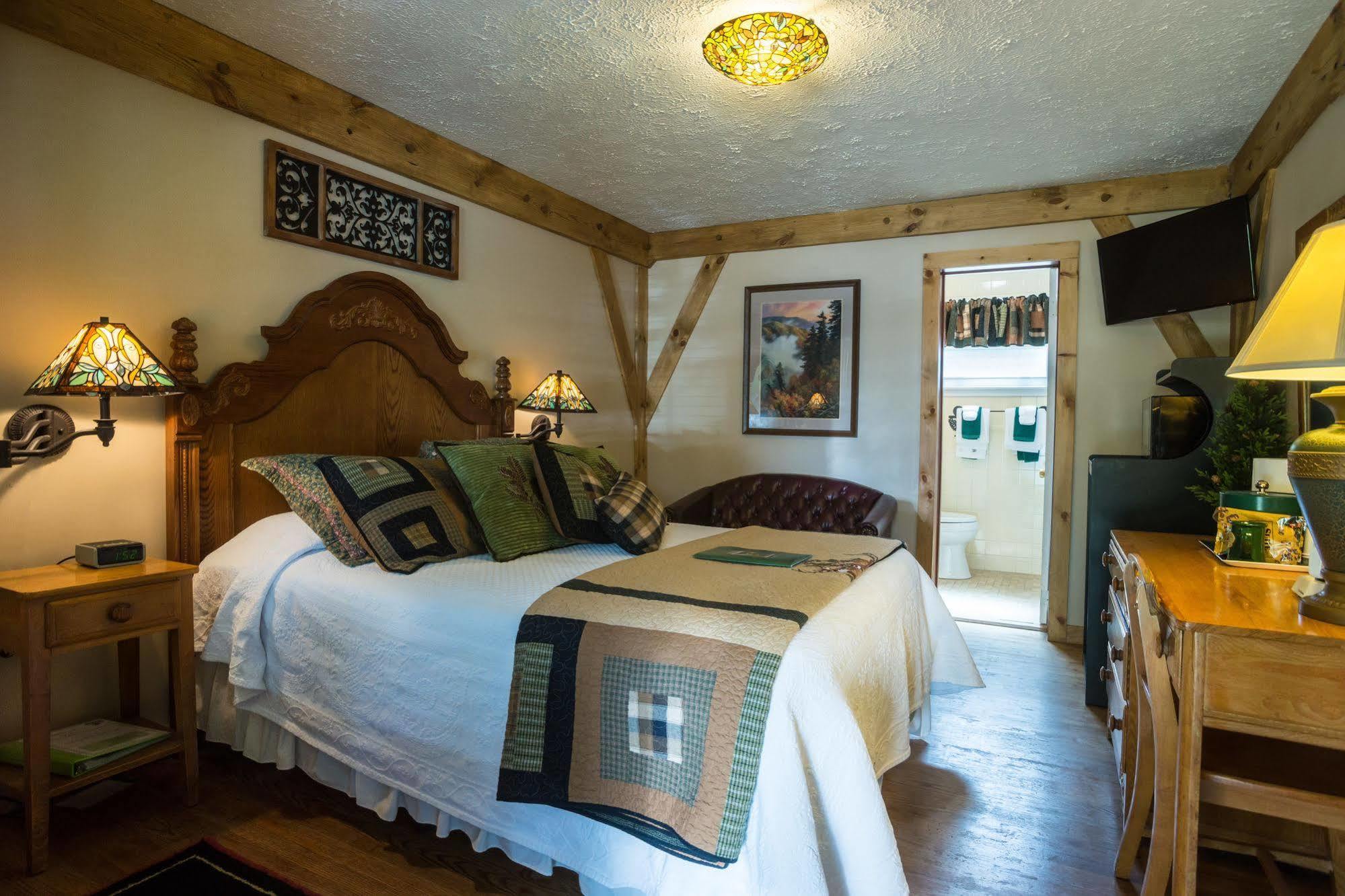 Hemlock Inn Blowing Rock Exterior photo