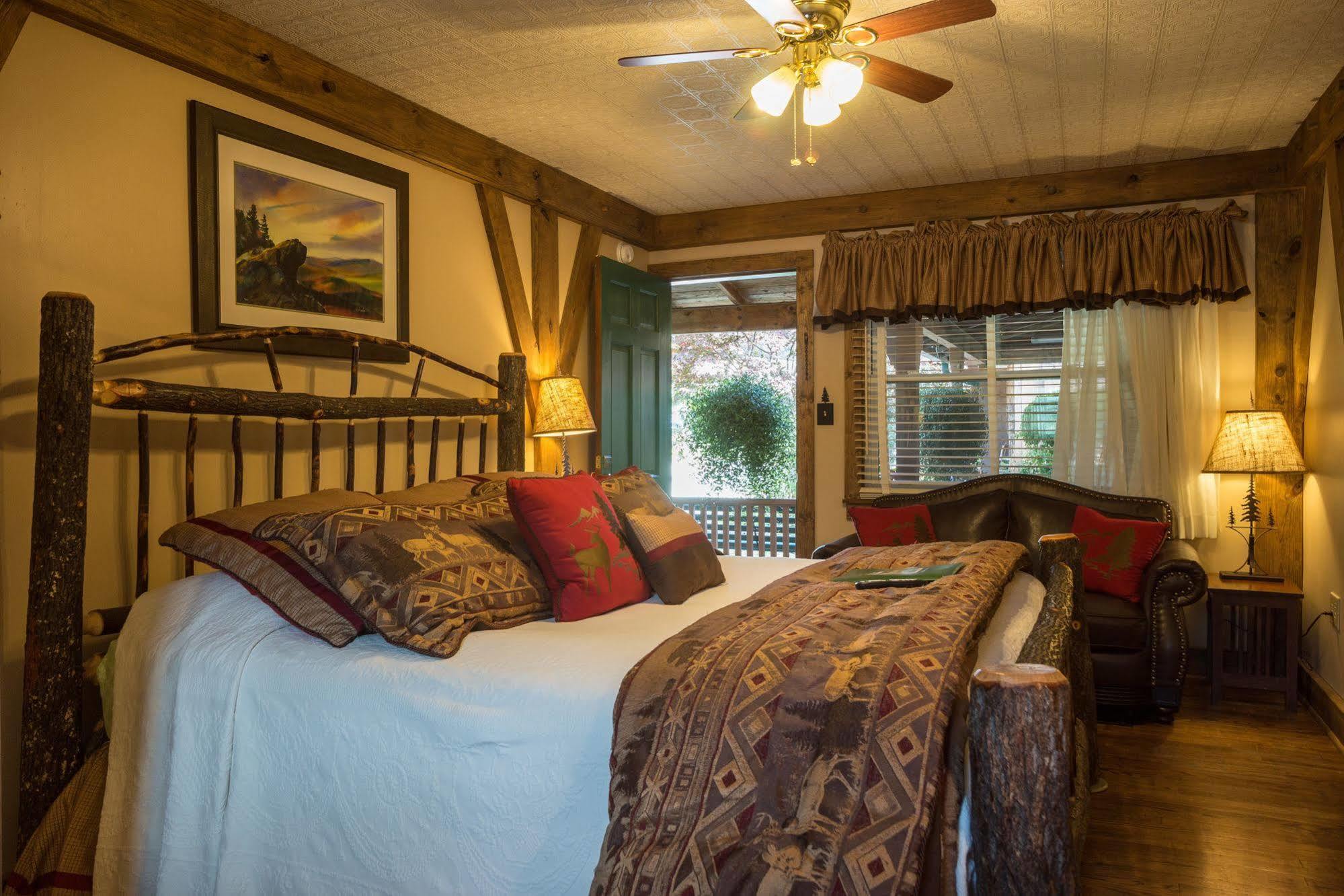 Hemlock Inn Blowing Rock Exterior photo