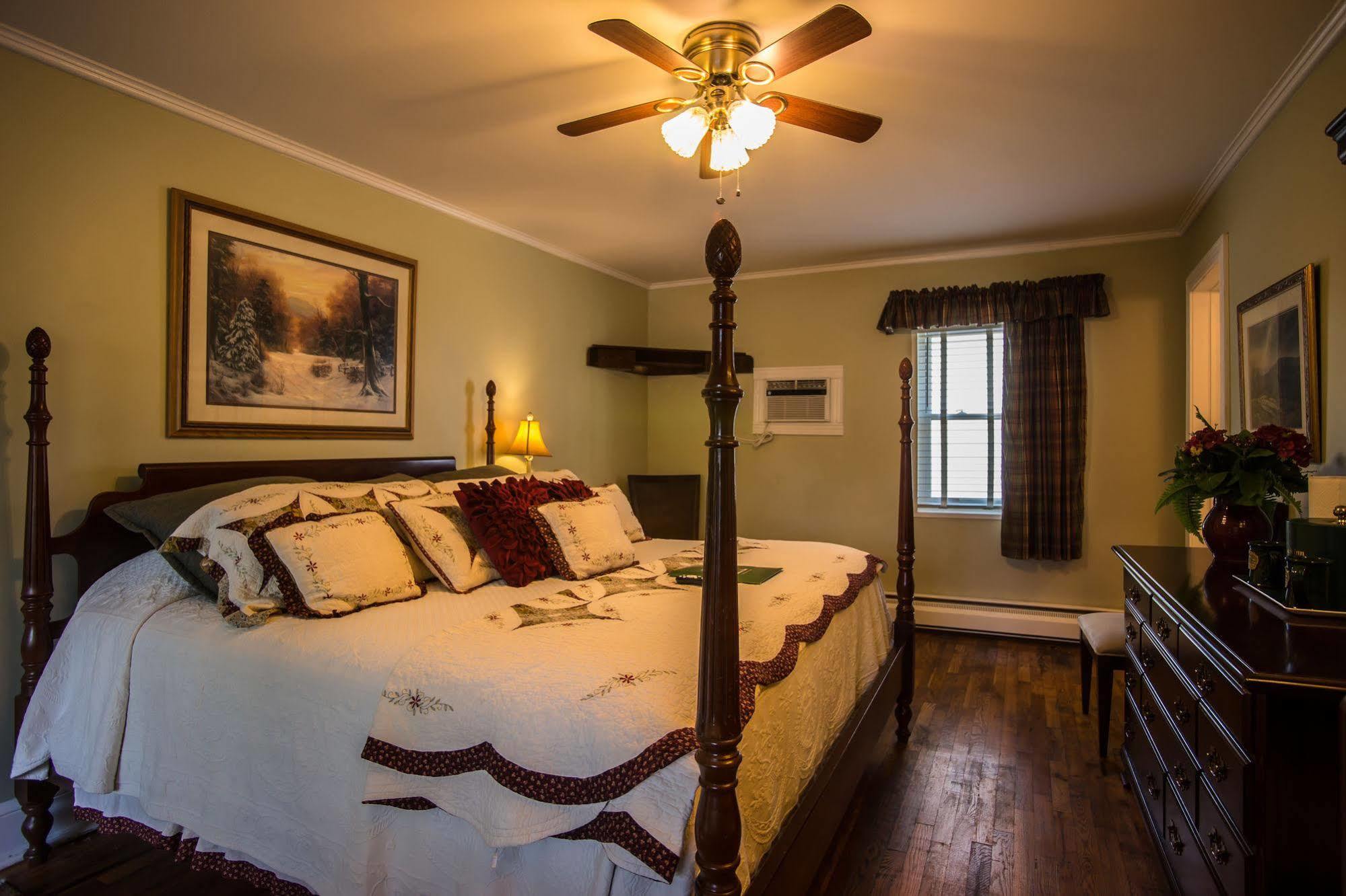 Hemlock Inn Blowing Rock Exterior photo