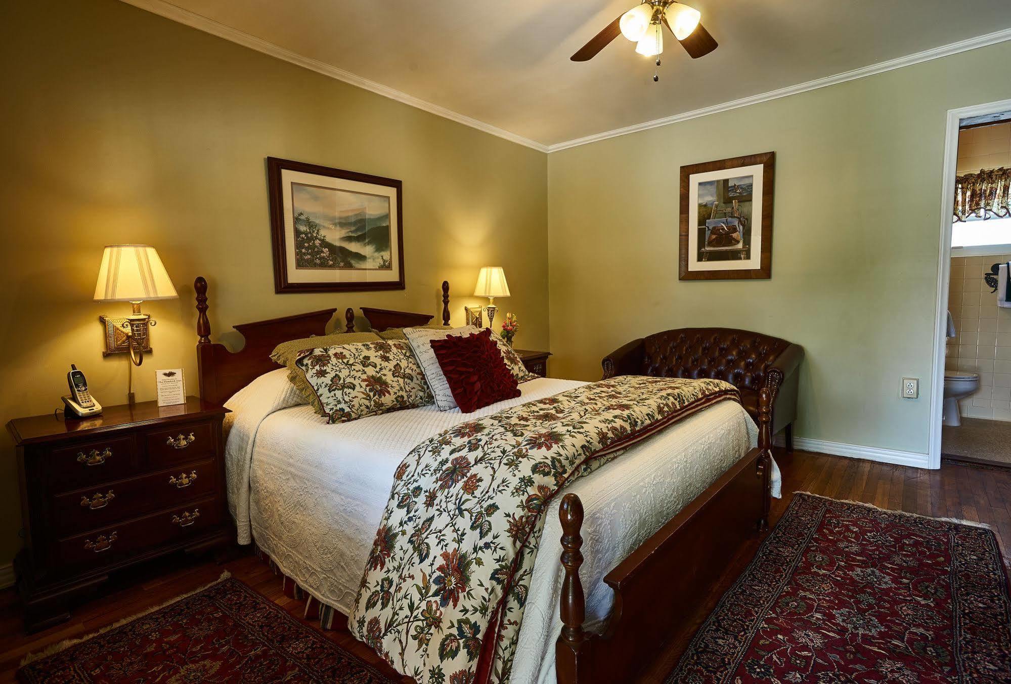 Hemlock Inn Blowing Rock Exterior photo