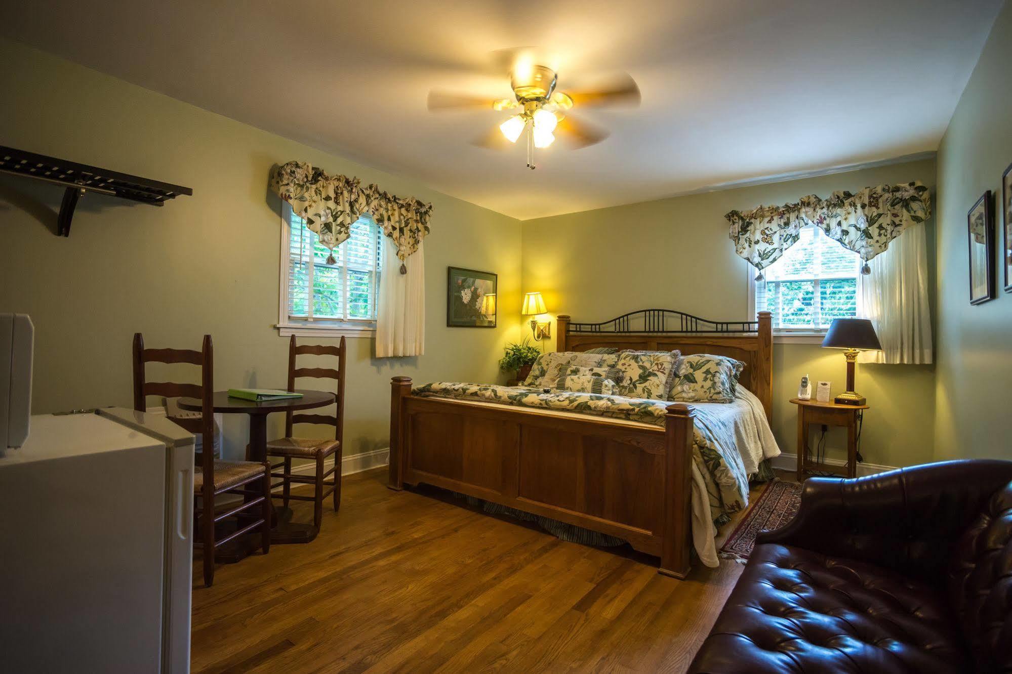 Hemlock Inn Blowing Rock Exterior photo